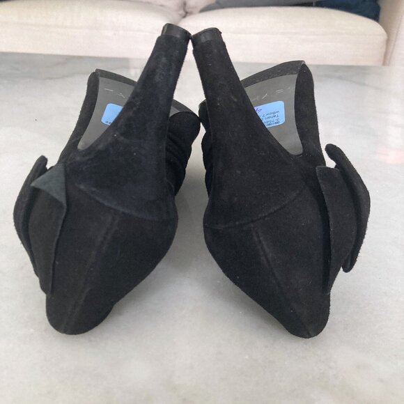 Tahari Greyson bow ankle boot / boots / booties / pumps (black) suede leather - Picture 7 of 8